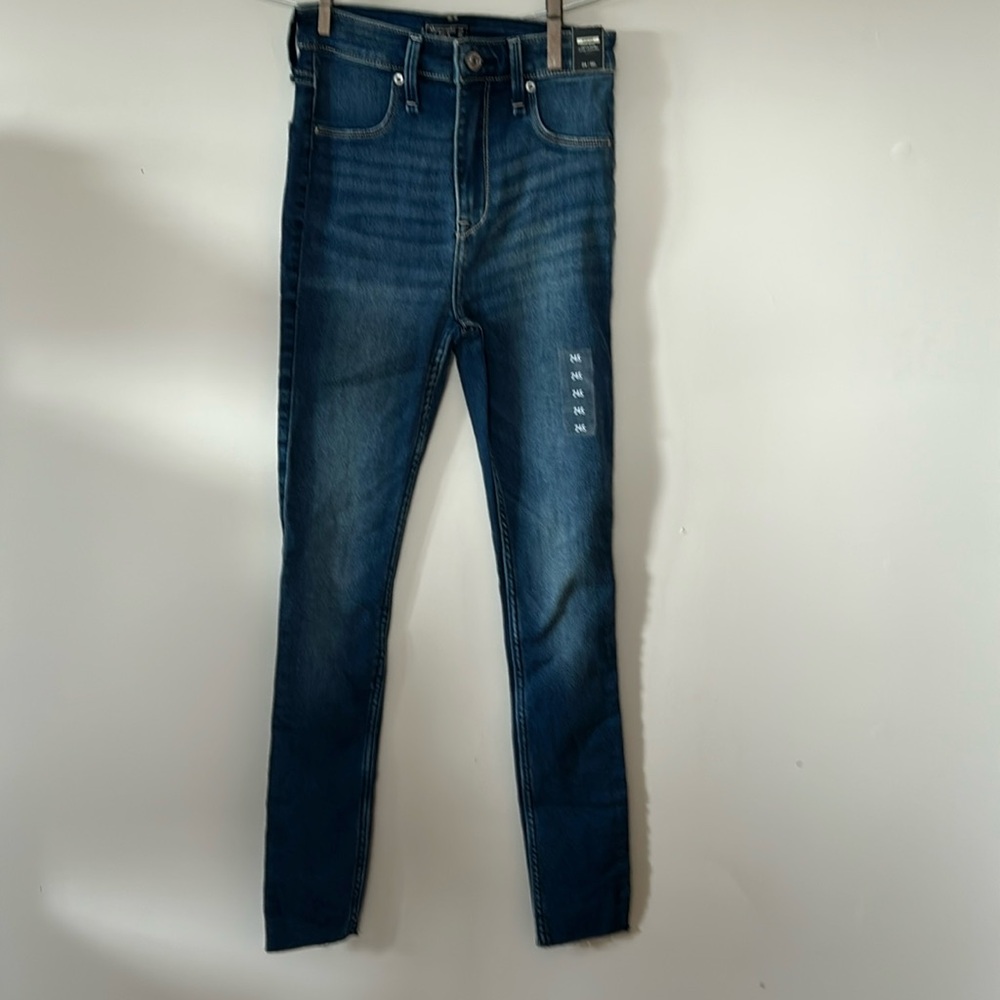Abercrombie and Fitch denim high rise jean leggings new size 24S some tags on